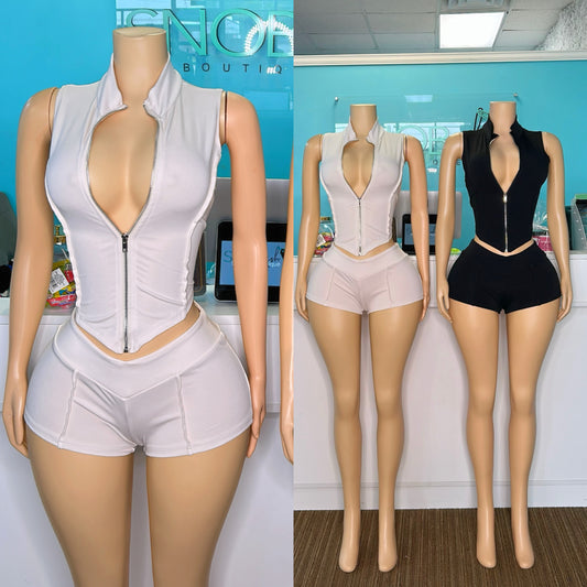 “Vcut” Short Set